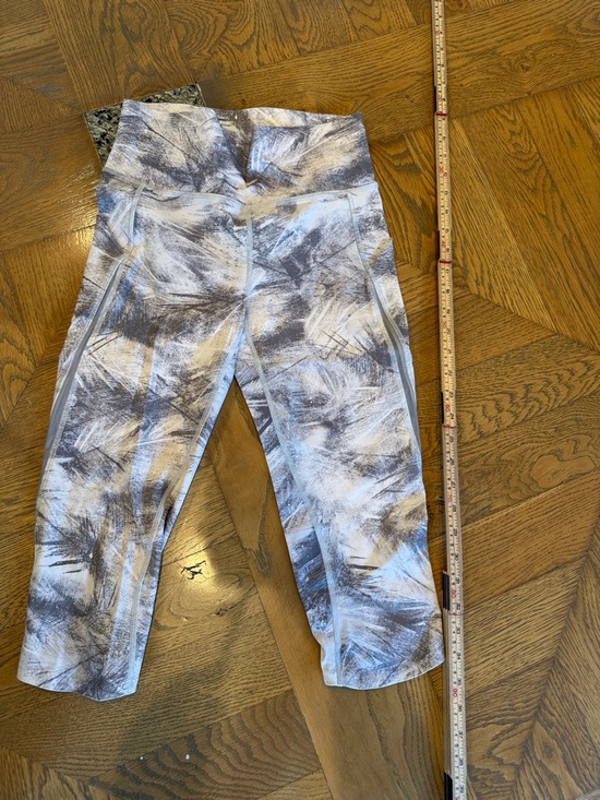 lululemon athletica Pants - lululemon athletica Gray & White Abstract Print Leggings